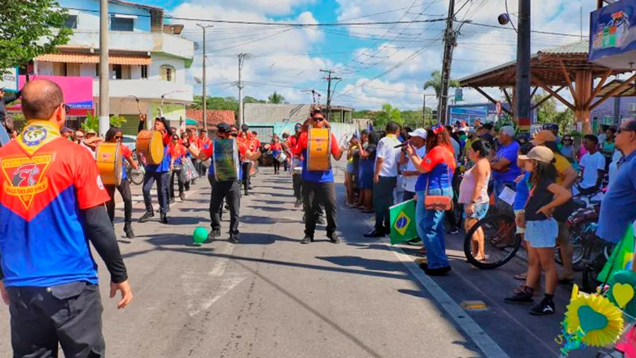 Patriotismo e alegria marcam o 7 de Setembro em Mucuri com desfile cívico e passeio ciclístico
