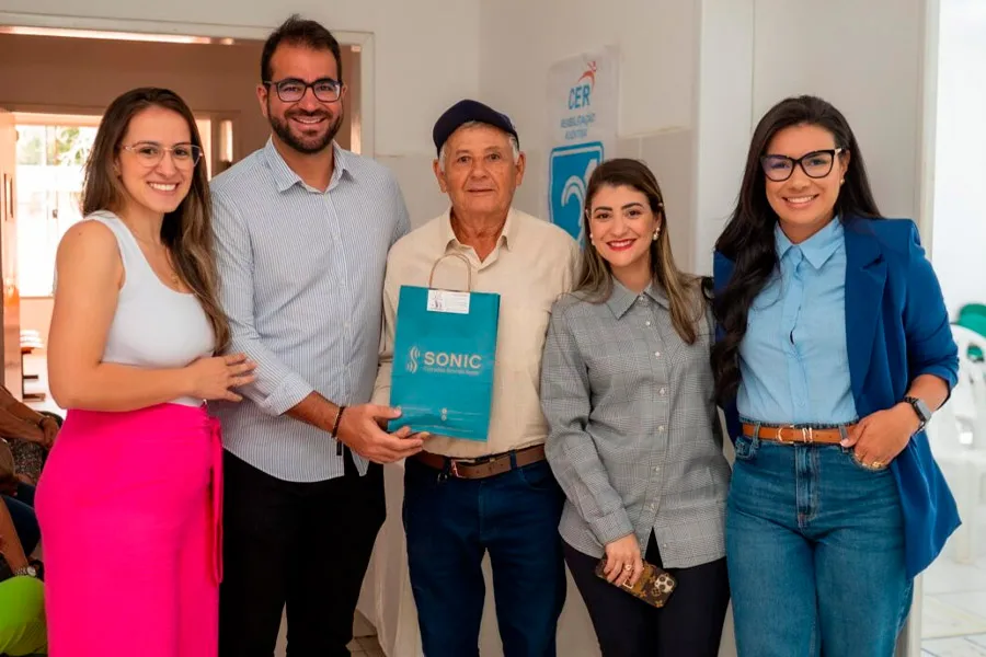 Prefeitura entrega mais de 190 aparelhos auditivos e promove inclusão social 