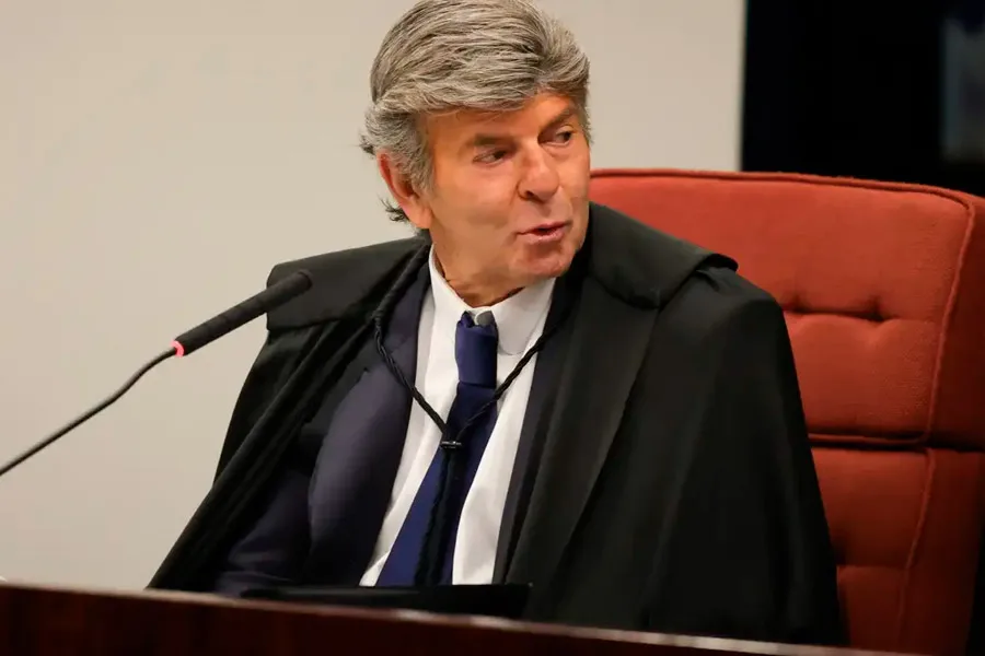 Fux absolve Bolsonaro e condena Braga Netto e Cid pela trama golpista