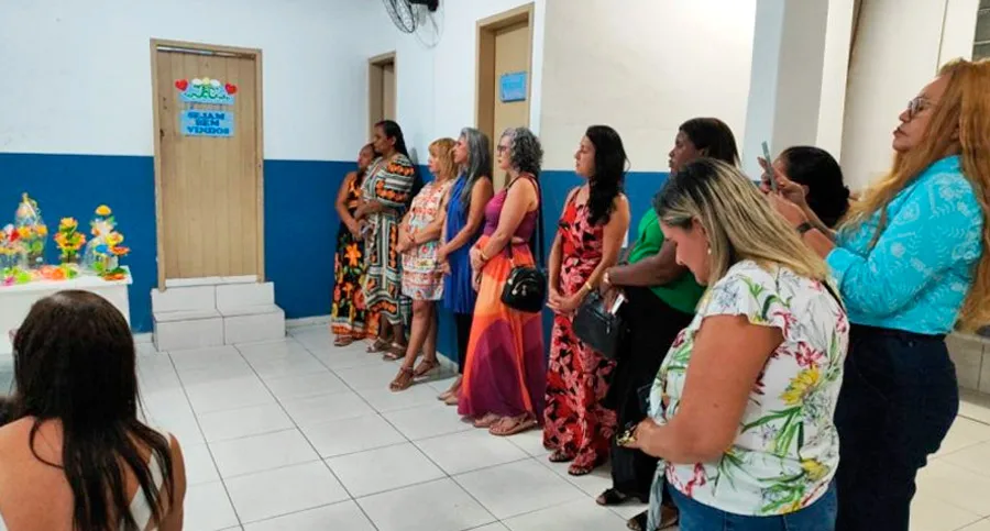 Prefeitura capacita 35 alunas em curso de mimos infantis e flores artificiais em parceria com empresa cearense