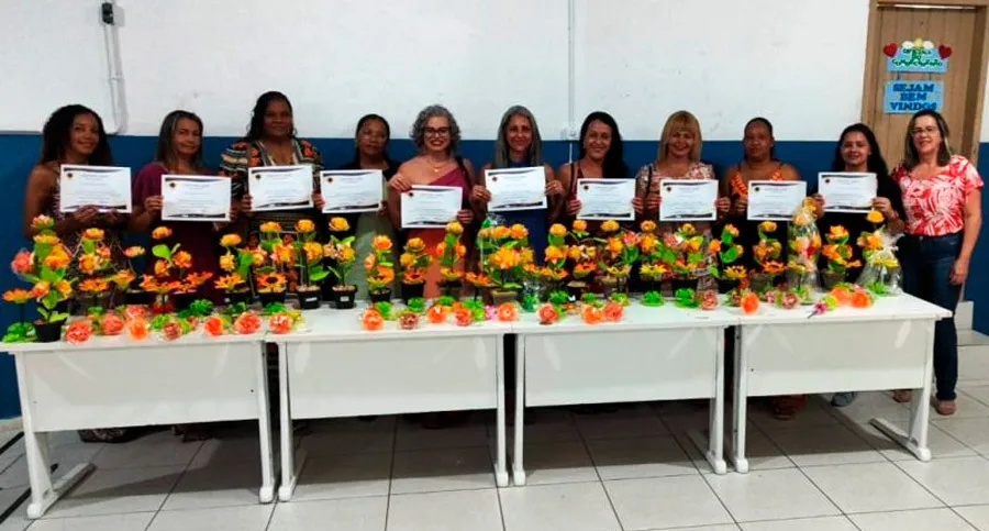 Prefeitura capacita 35 alunas em curso de mimos infantis e flores artificiais em parceria com empresa cearense