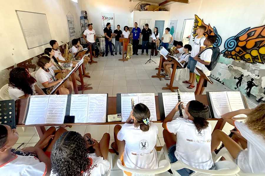 Música instrumental transforma a vida de jovens em Barra de Caravelas
