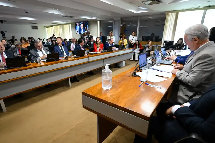 Comissão do Senado aprova isenção do IR para quem ganha até R$ 5 mil