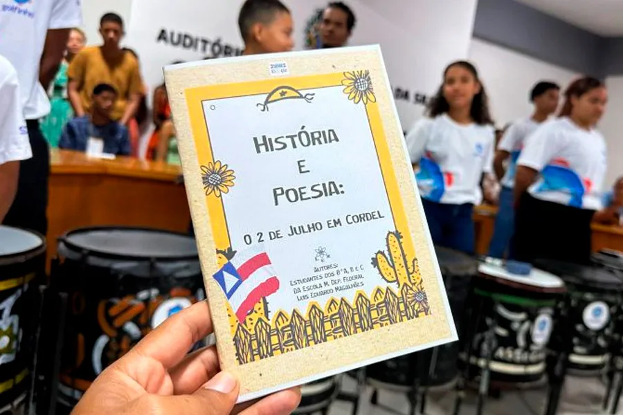 Estudantes de Mucuri recriam a Independência da Bahia em versos de cordel