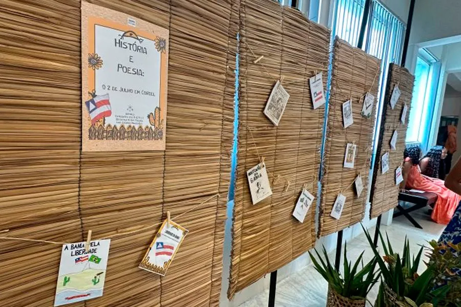 Estudantes de Mucuri recriam a Independência da Bahia em versos de cordel