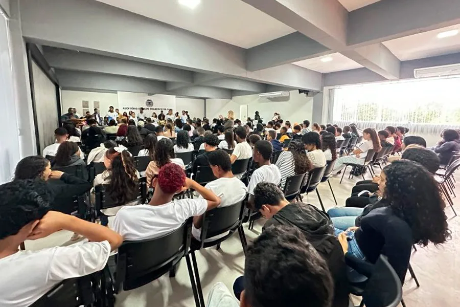 Estudantes de Mucuri recriam a Independência da Bahia em versos de cordel