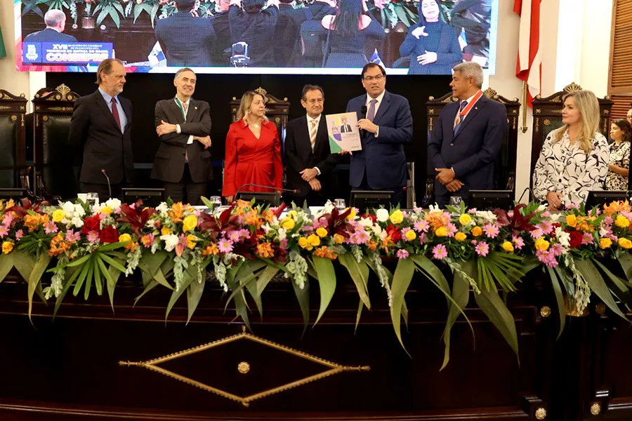 Jerônimo Rodrigues recebe homenagem durante abertura do XVII Consepre
