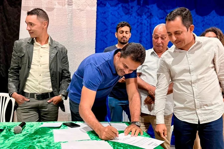 Prefeito Manrick anuncia pacote de obras e estudos técnicos para o distrito de Cruzeiro do Sul Prefeito Manrick anuncia pacote de obras e estudos técnicos para o distrito de Cruzeiro do Sul