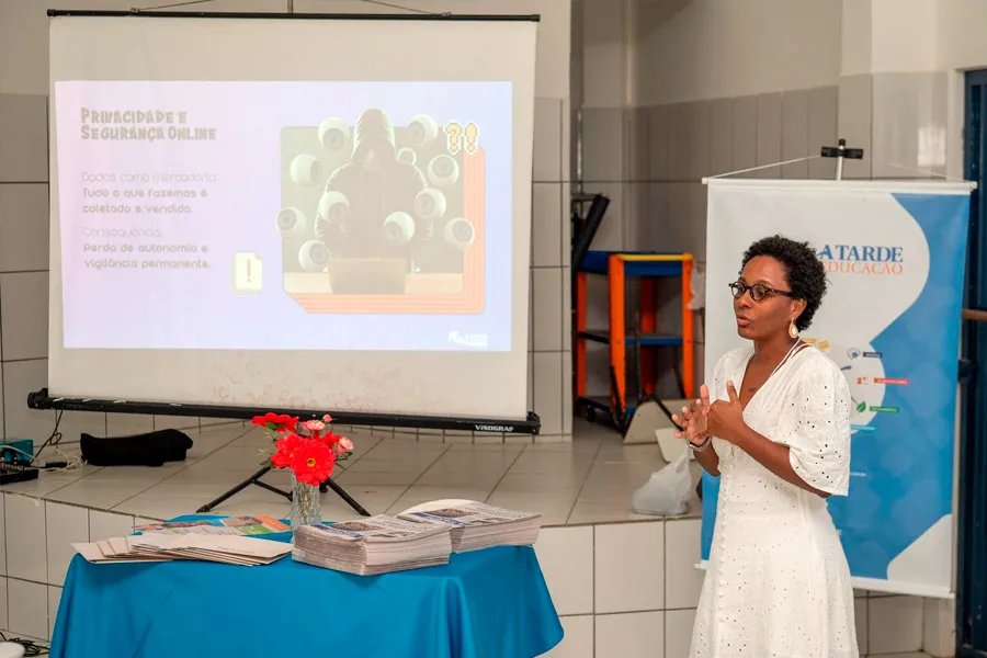 Formação sobre Educação Midiática e Cidadania Digital reuniu professores da rede municipal de Teixeira de Freitas