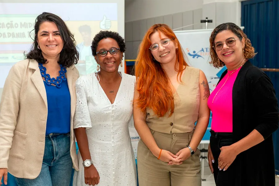 Formação sobre Educação Midiática e Cidadania Digital reuniu professores da rede municipal de Teixeira de Freitas Formação sobre Educação Midiática e Cidadania Digital reuniu professores da rede municipal de Teixeira de Freitas