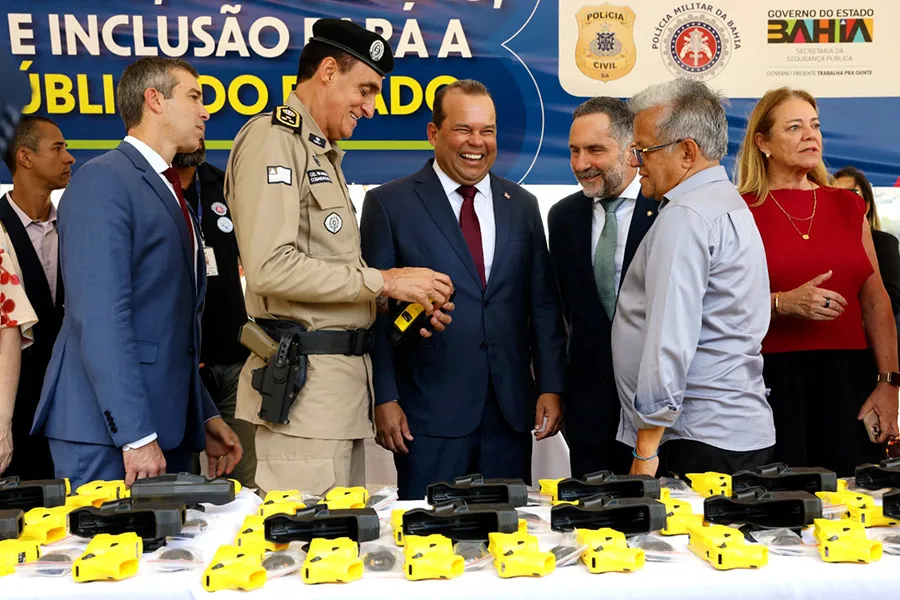 Bahia adere a programas nacionais de segurança e entrega novos equipamentos à polícia