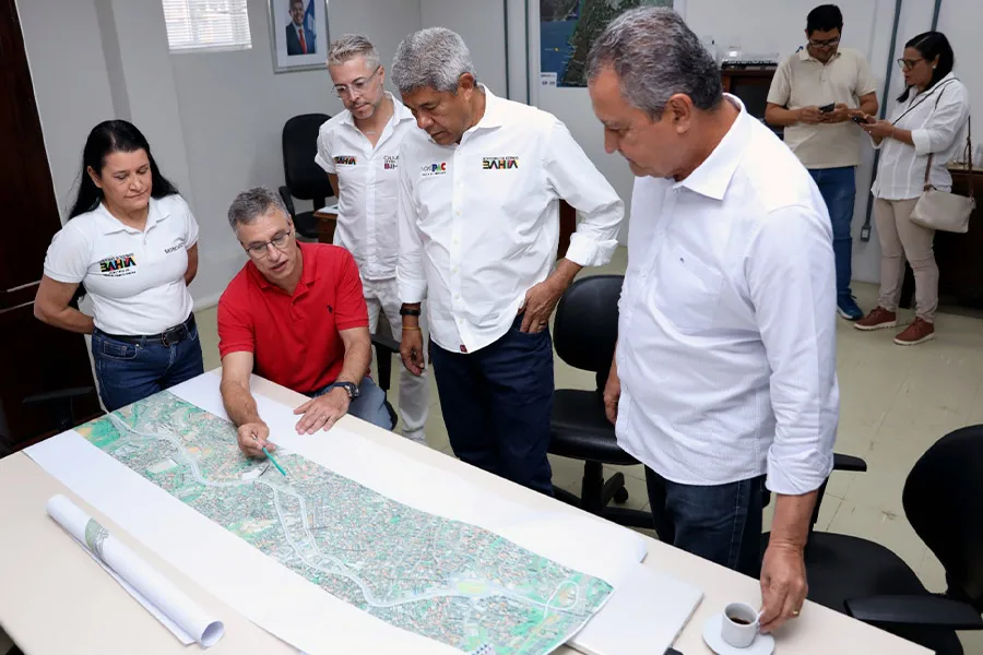 Jerônimo e ministro Rui Costa autorizam implantação de sistemas do VLT em Salvador Jerônimo e ministro Rui Costa autorizam implantação de sistemas do VLT em Salvador