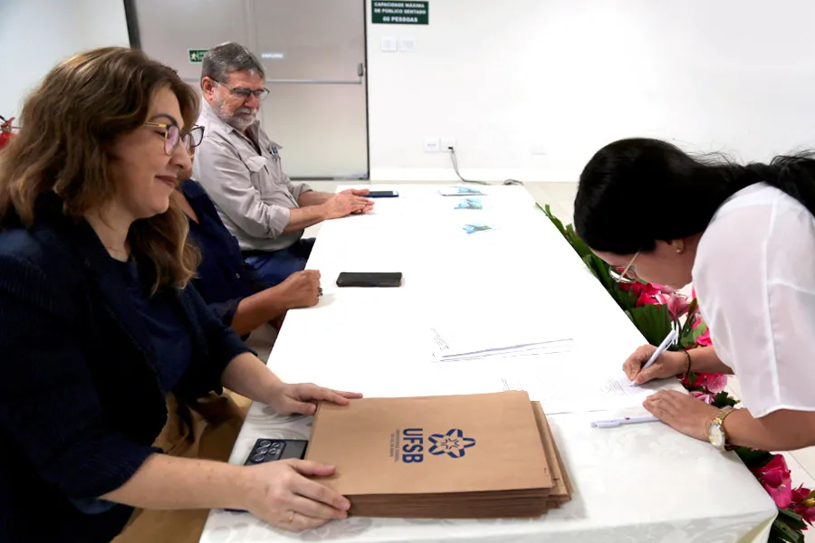 Nova turma de servidores técnico-administrativos toma posse na UFSB
