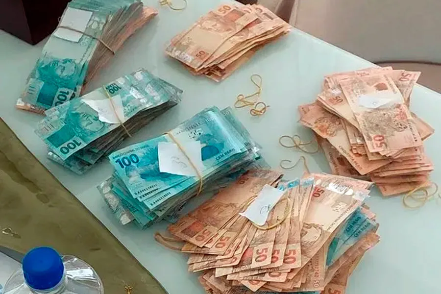 Prefeitos do interior da Bahia são alvos da PF por desvios de mais de 12 milhões