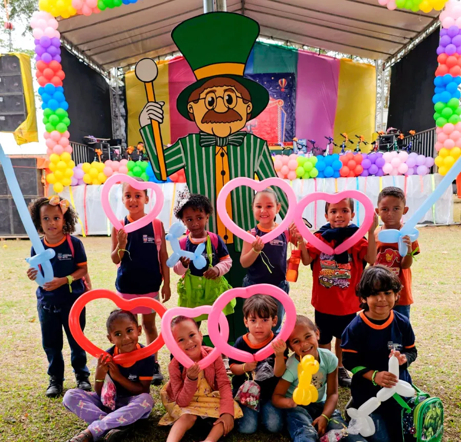 Prefeitura de Medeiros Neto promove um dia de pura alegria e emoção no Mês das Crianças