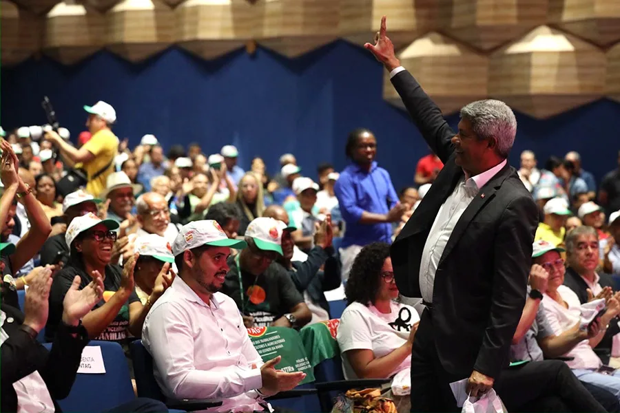Em Feira de Santana, Jerônimo Rodrigues destaca força do sindicalismo rural durante encontro da Fetag-BA