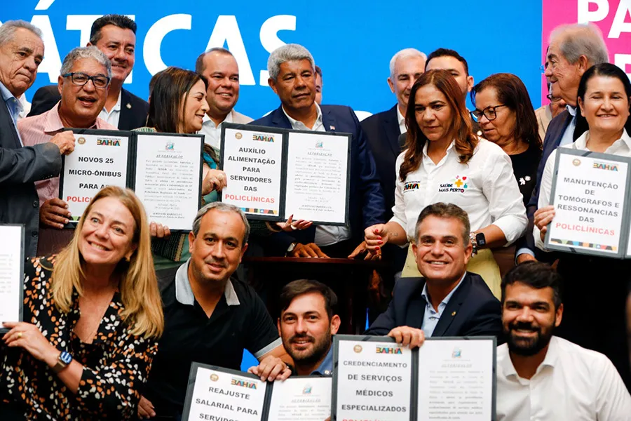 Governo do Estado anuncia novos investimentos na saúde regional e entrega 85 veículos durante o 2º Fórum dos Consórcios Governo do Estado anuncia novos investimentos na saúde regional e entrega 85 veículos durante o 2º Fórum dos Consórcios
