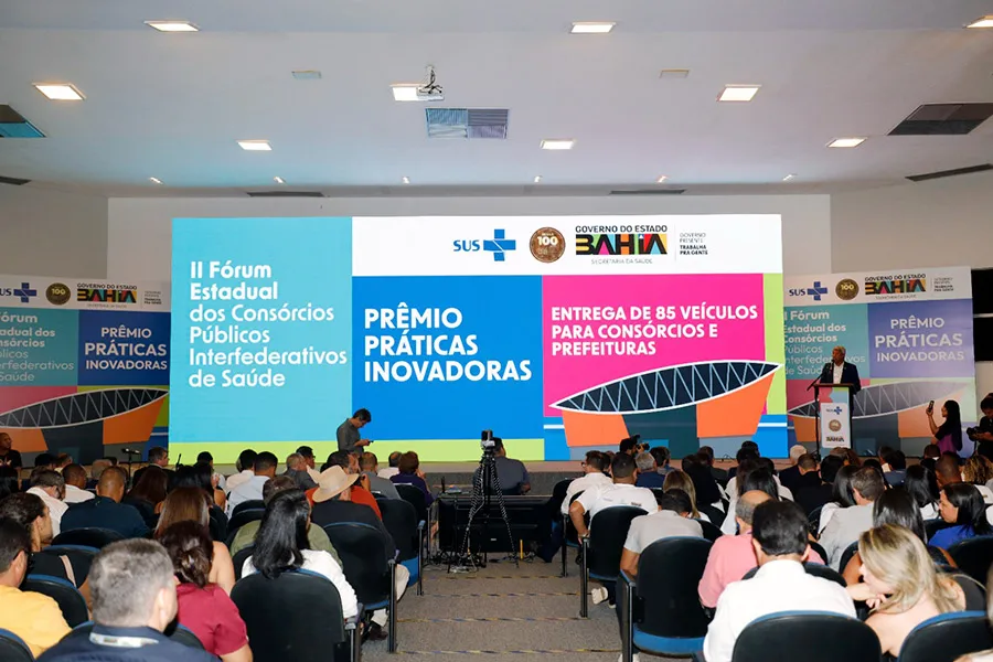 Governo do Estado anuncia novos investimentos na saúde regional e entrega 85 veículos durante o 2º Fórum dos Consórcios Governo do Estado anuncia novos investimentos na saúde regional e entrega 85 veículos durante o 2º Fórum dos Consórcios