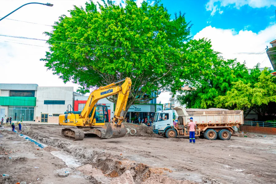 Prefeitura realiza obra de melhoria no sistema de drenagem da Rua Massanori Nagao