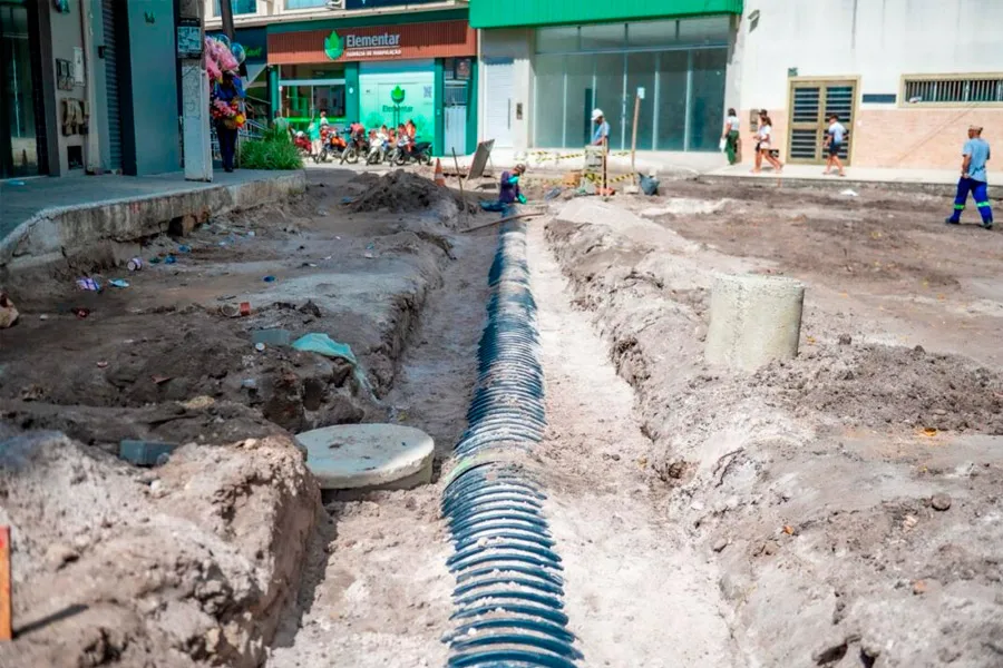 Prefeitura realiza obra de melhoria no sistema de drenagem da Rua Massanori Nagao