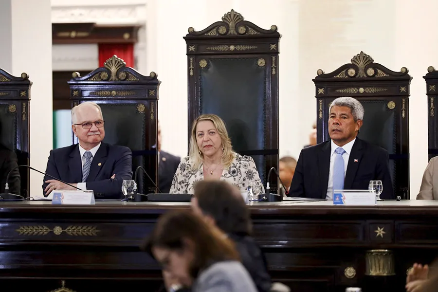 Jerônimo Rodrigues destaca eficiência da cooperação entre os poderes durante reunião com ministro Edson Fachin