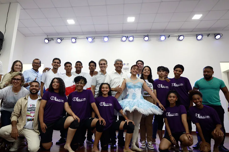 Jerônimo Rodrigues entrega colégio de tempo integral, 57 viaturas policiais e autoriza ampliação do HRSAJ