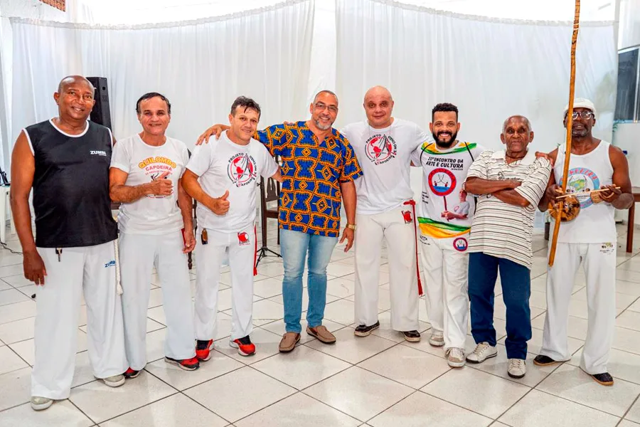 Cerimônia de troca de cordas celebra avanço dos alunos do curso de Capoeira