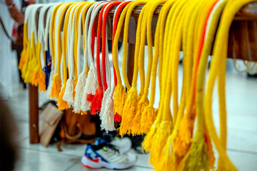 Cerimônia de troca de cordas celebra avanço dos alunos do curso de Capoeira