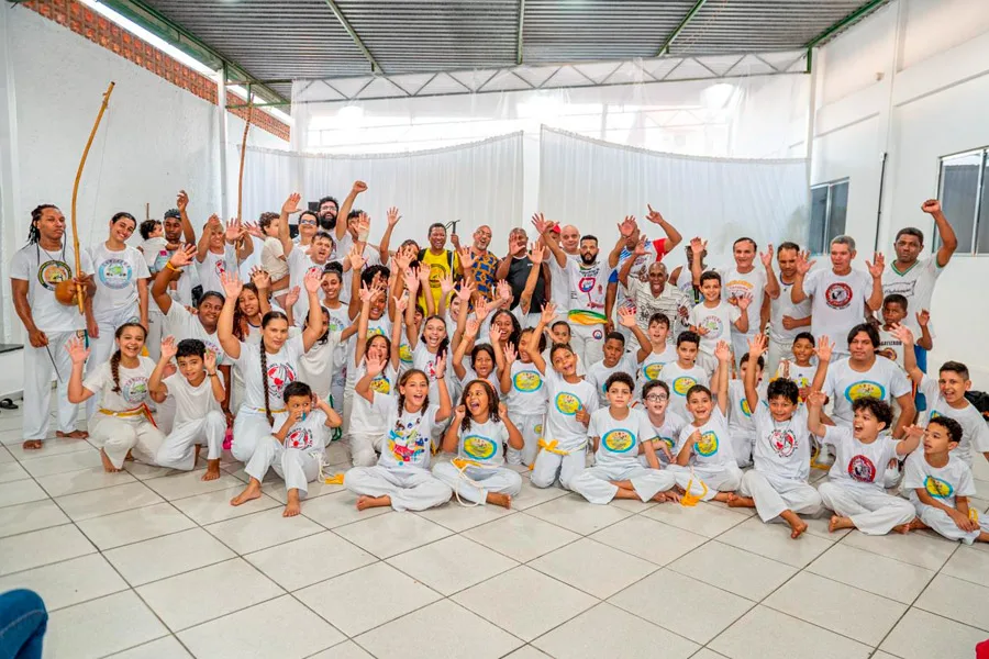 Cerimônia de troca de cordas celebra avanço dos alunos do curso de Capoeira