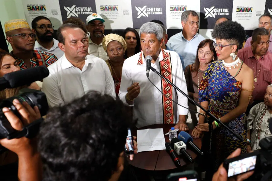 Governador Jerônimo anuncia pacote de iniciativas para a população negra durante homenagem ao centenário de Mãe Stella de Oxóssi