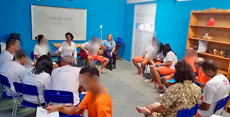Professores da UFSB realizam aulas presenciais com estudantes em privação de liberdade