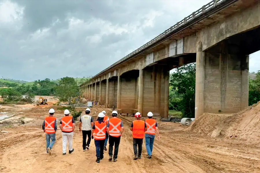 DNIT realiza vistoria na ponte sobre o Rio Jequitinhonha, na BR-101