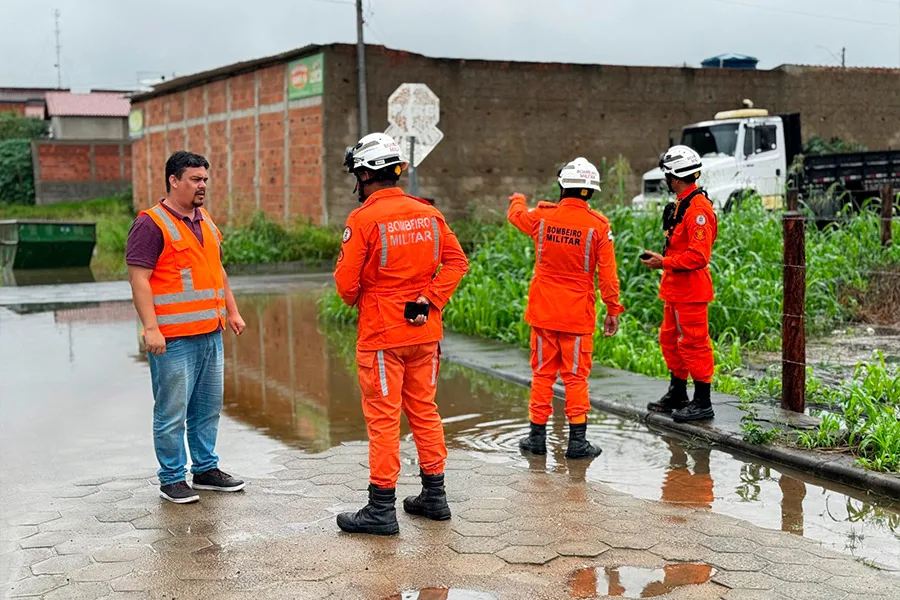 Prefeitura, Defesa Civil e Corpo de Bombeiros atuam em resposta às fortes chuvas