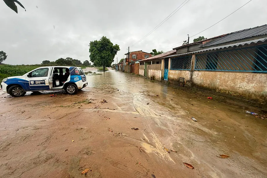 Prefeitura, Defesa Civil e Corpo de Bombeiros atuam em resposta às fortes chuvas