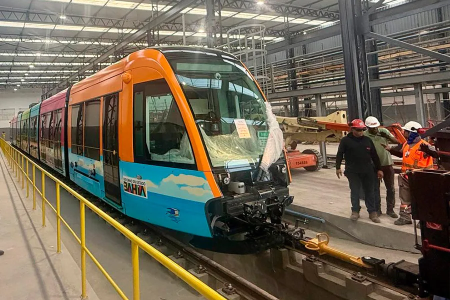 Trens do VLT já estão em preparação para início da operação assistida em 2026