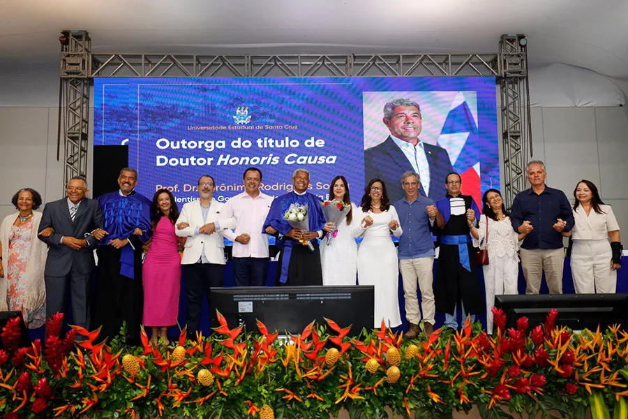 Jerônimo Rodrigues se torna primeiro governador da Bahia a receber título de Doutor Honoris Causa pela Uesc Jerônimo Rodrigues se torna primeiro governador da Bahia a receber título de Doutor Honoris Causa pela Uesc