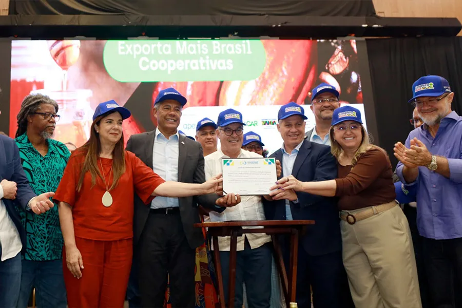 Estado lança cinco editais de apoio aos pequenos produtores da Bahia durante Encontro Nacional de Cooperativas da Agricultura Familiar Estado lança cinco editais de apoio aos pequenos produtores da Bahia durante Encontro Nacional de Cooperativas da Agricultura Familiar