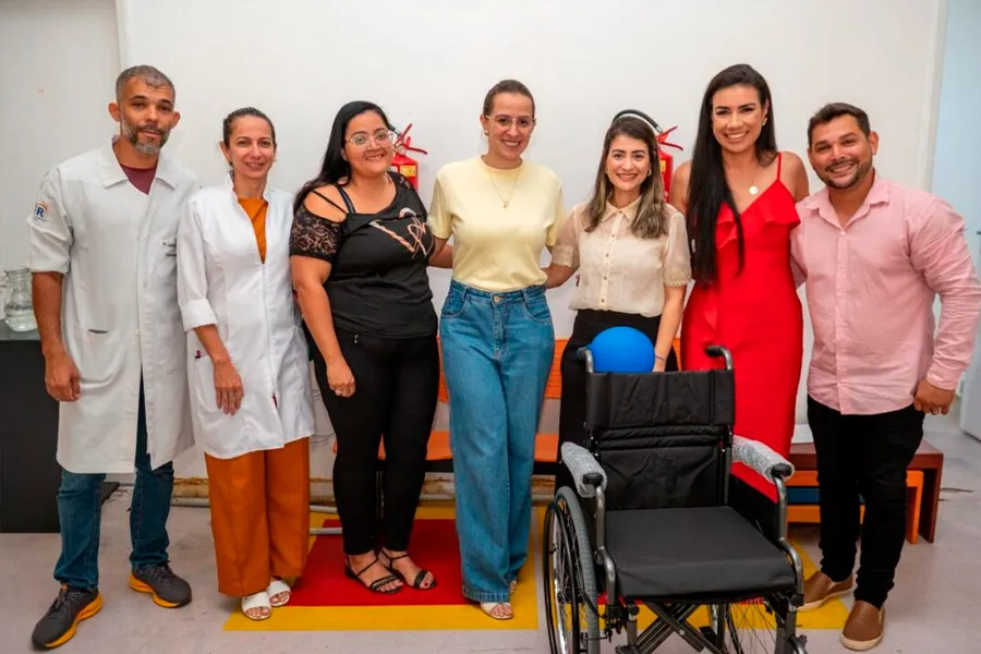 Prefeitura reforça compromisso com autonomia e inclusão ao entregar cadeiras de rodas pelo CER IV