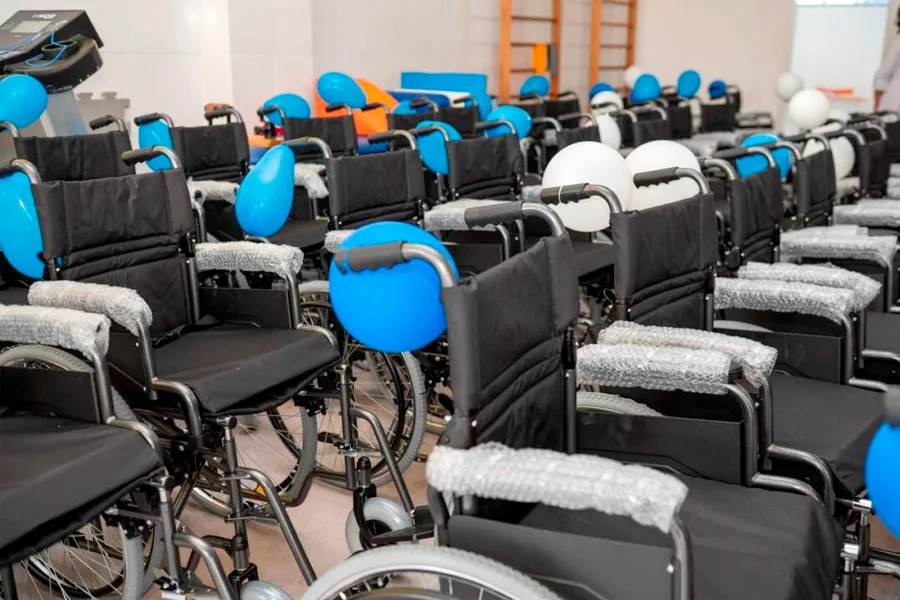 Prefeitura reforça compromisso com autonomia e inclusão ao entregar cadeiras de rodas pelo CER IV