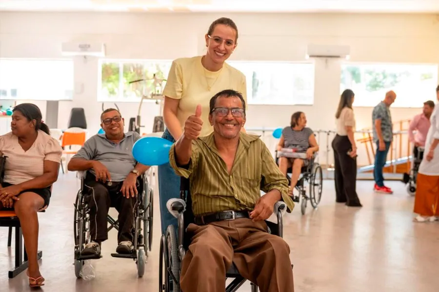 Prefeitura reforça compromisso com autonomia e inclusão ao entregar cadeiras de rodas pelo CER IV