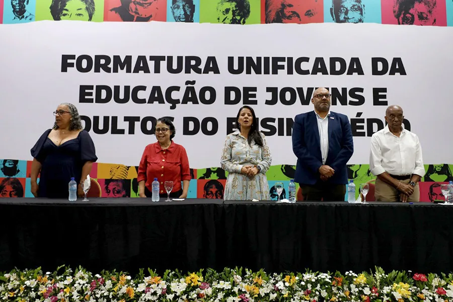 Formatura da EJA celebra conclusão do ensino médio de 293 estudantes da rede estadual de ensino