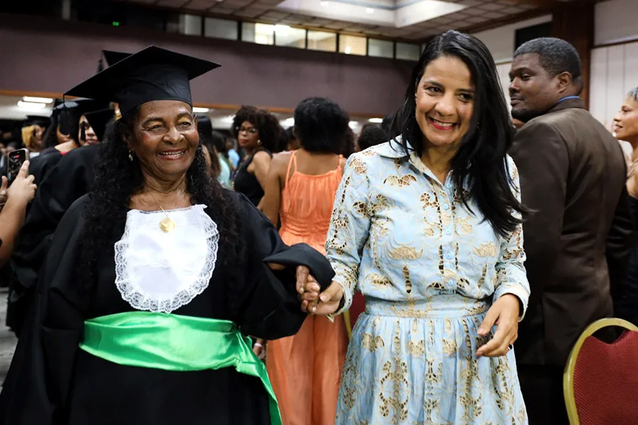 Formatura da EJA celebra conclusão do ensino médio de 293 estudantes da rede estadual de ensino