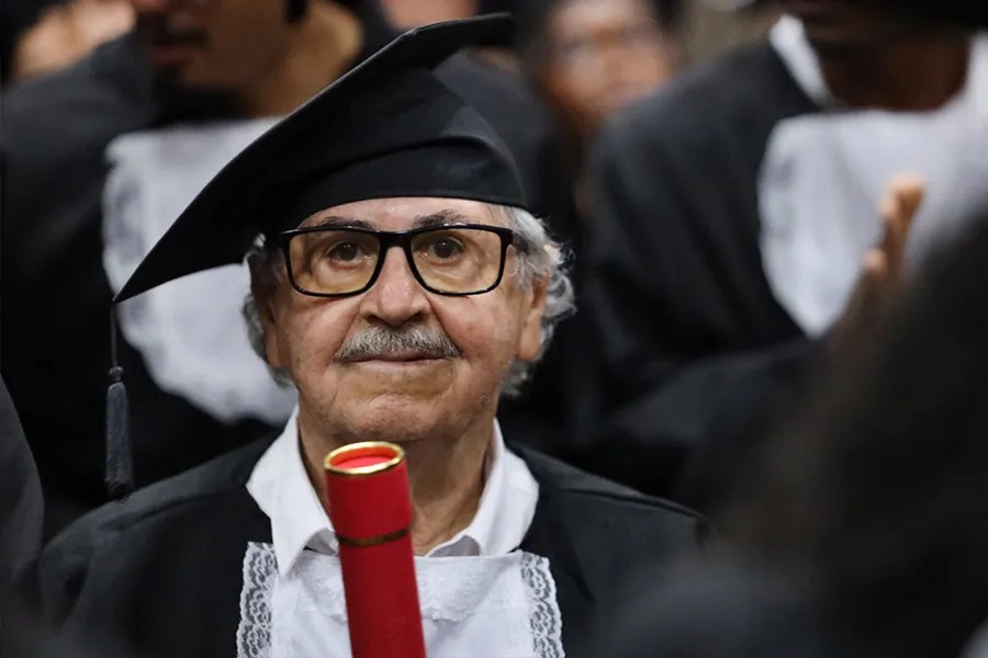 Formatura da EJA celebra conclusão do ensino médio de 293 estudantes da rede estadual de ensino