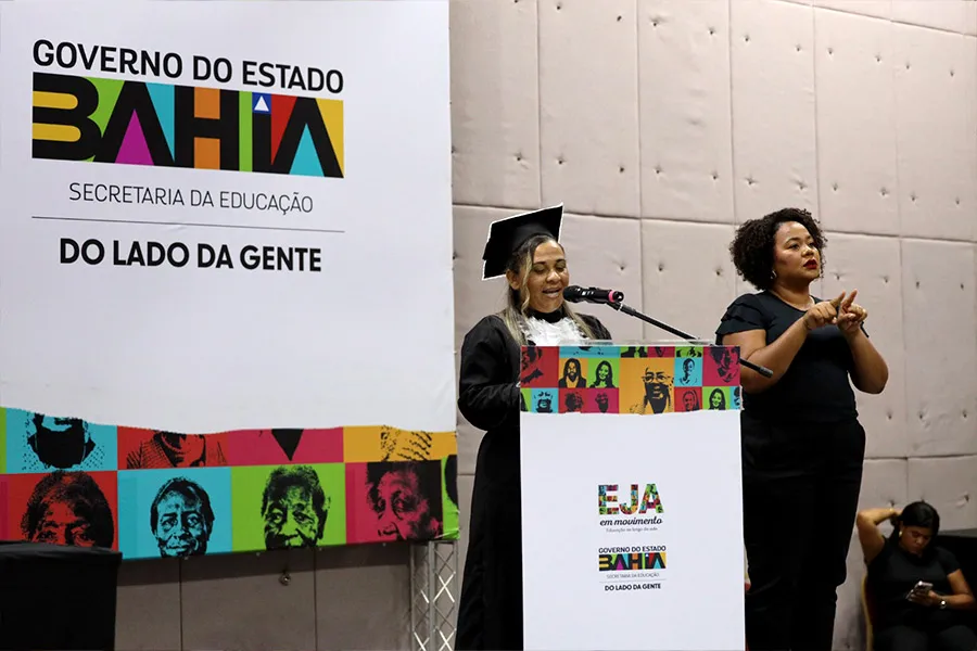 Formatura da EJA celebra conclusão do ensino médio de 293 estudantes da rede estadual de ensino