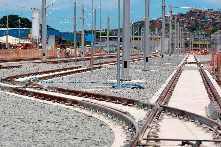 VLT de Salvador: Trecho 1 chega a 50% e trens avançam para a operação assistida