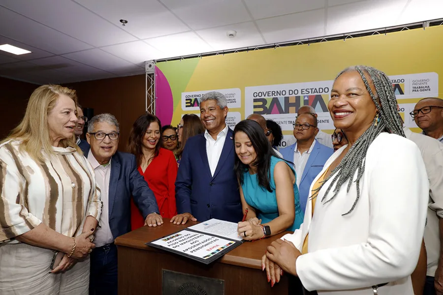  Governo da Bahia assina acordo relativo ao piso do magistério