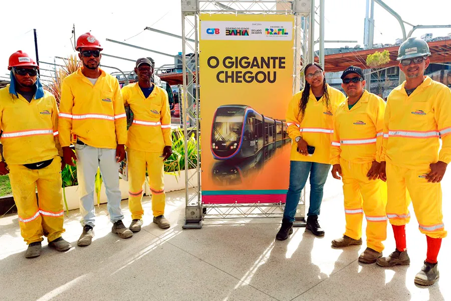 Obra do Governo do Estado, VLT faz primeira viagem-teste e marca avanço na mobilidade da capital baiana