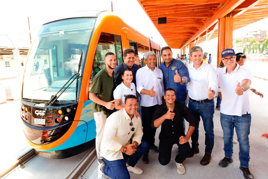 Obra do Governo do Estado, VLT faz primeira viagem-teste e marca avanço na mobilidade da capital baiana