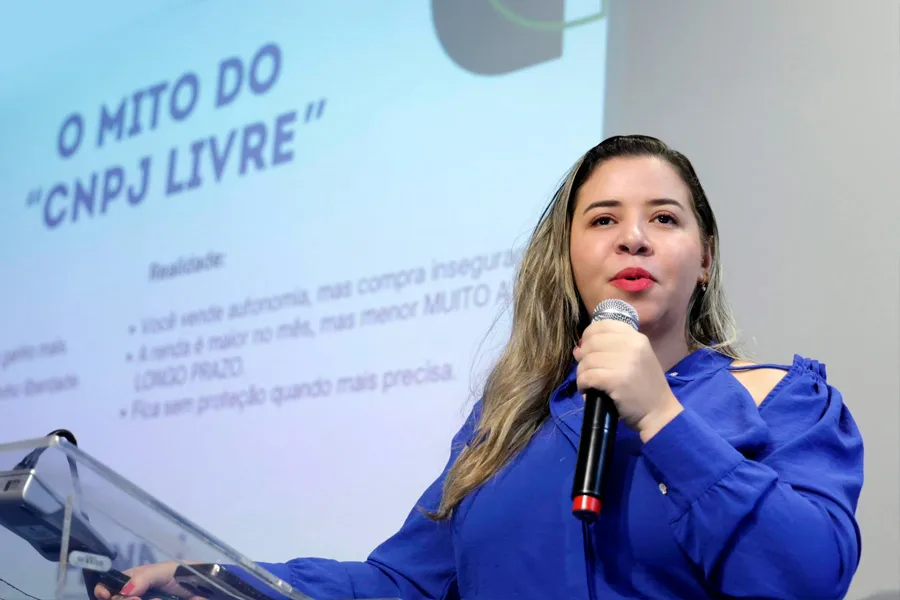 Presidenta do Sinjorba apresenta debate sobre pejotização no Congresso Nacional dos Jornalistas