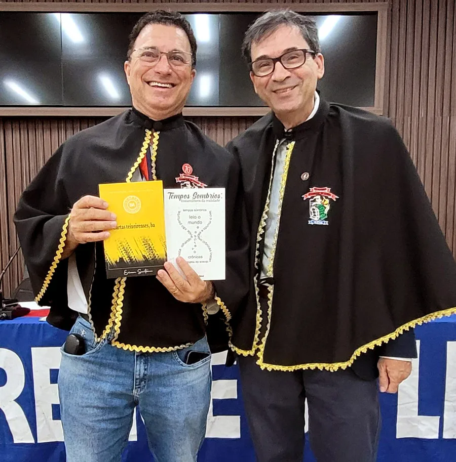 Erivan Santana autografa “Minimalismo em concerto: Partituras do tempo rei” durante sessão da ATL